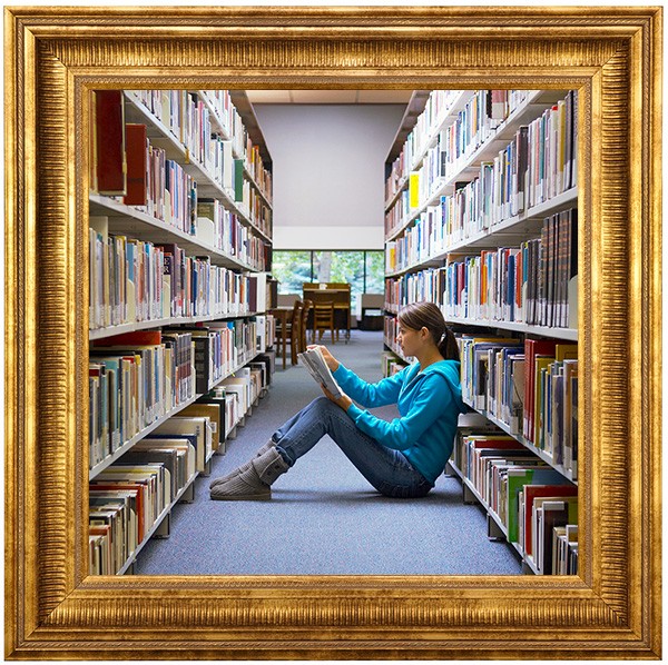 Photo : Scène de bibliothèque dans un cadre doré