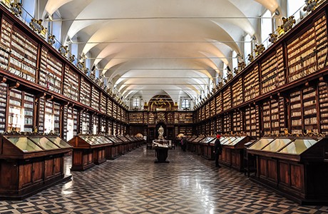 Binnen bij de Casanatense bibliotheek.