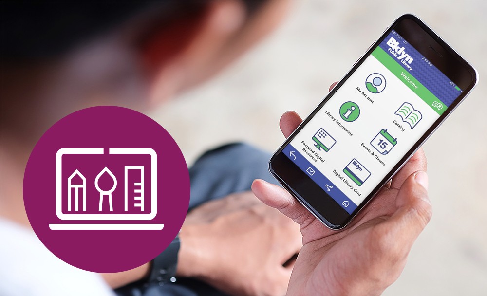 Homme utilisant l'application CapiraMobile sur un téléphone intelligent
