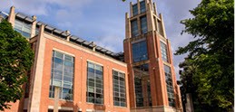Die McClay-Bibliothek an der Queen's University Belfast