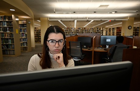 photo : Université de Virginie-Occidentale, intérieur de la bibliothèque